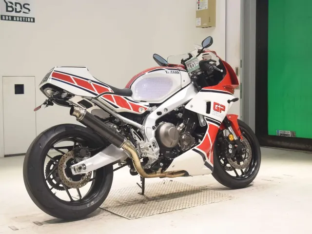 Yamaha Xsr900-2 2024, белый, красный, синий, фото 5