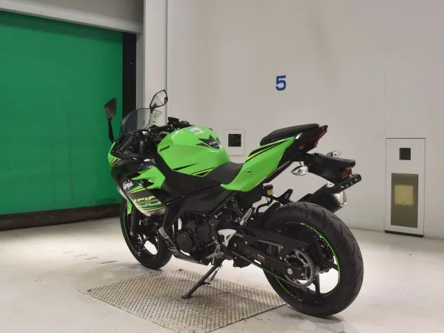 Kawasaki Ninja 400 2018, black | green, фото 6