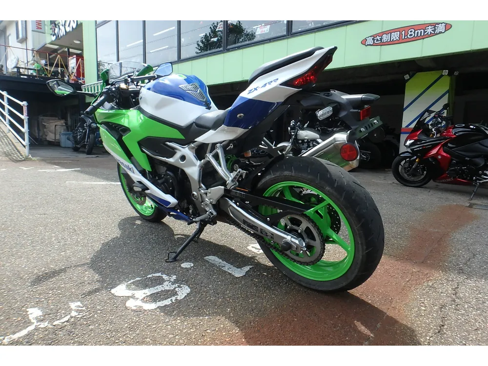 Kawasaki ZX-4R SE 2024, white / lime / blue, фото 12