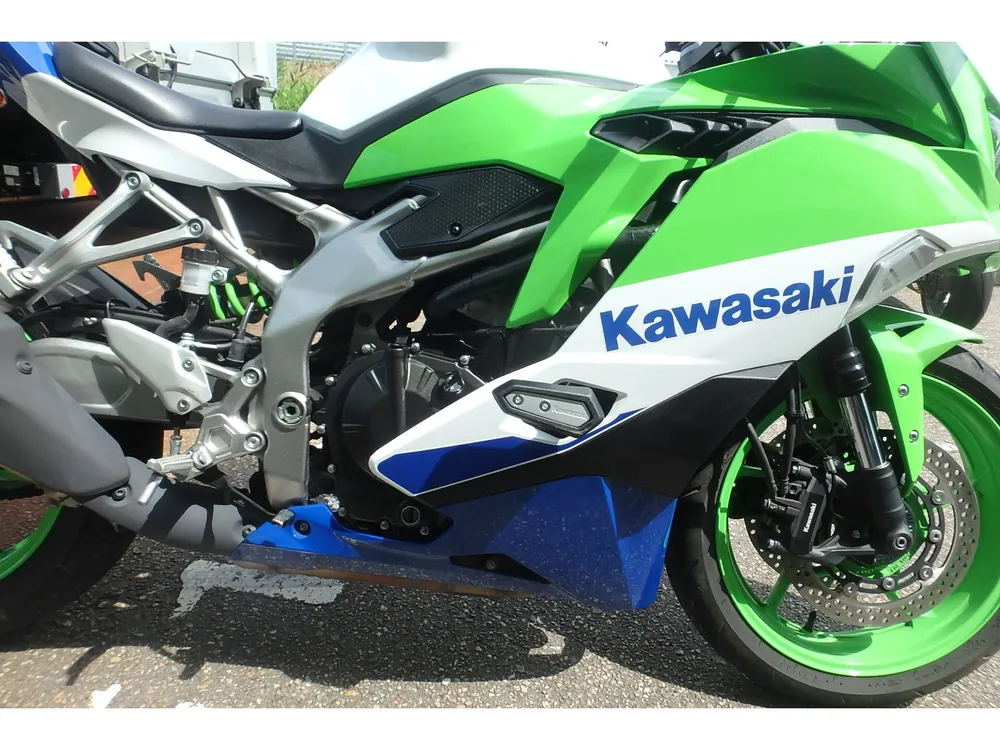 Kawasaki ZX-4R SE 2024, white / lime / blue, фото 5
