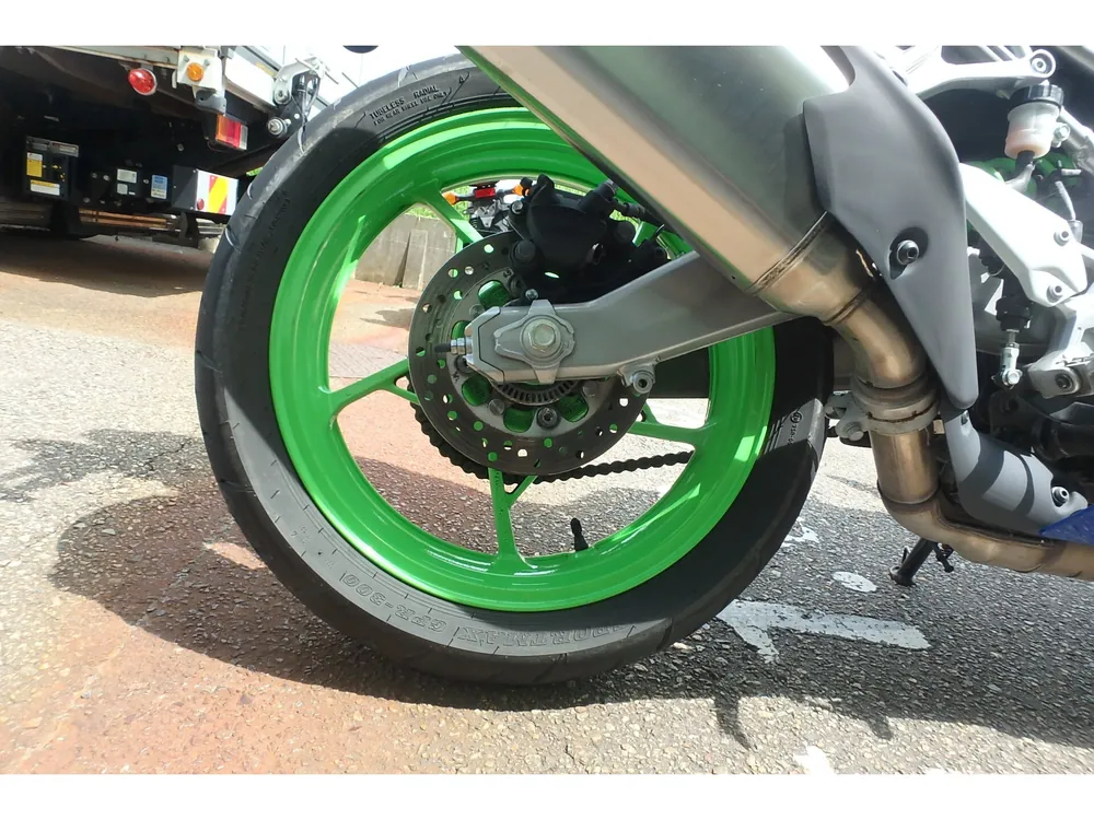 Kawasaki ZX-4R SE 2024, white / lime / blue, фото 6