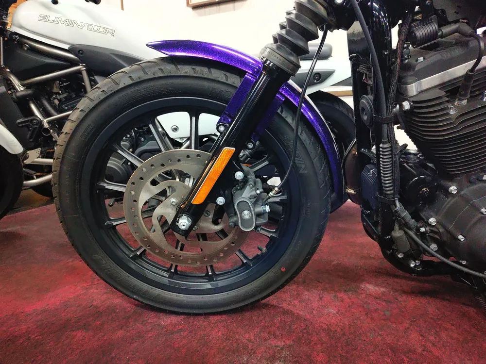Harley-Davidson XL883R 2014, фиолетовый, фото 13