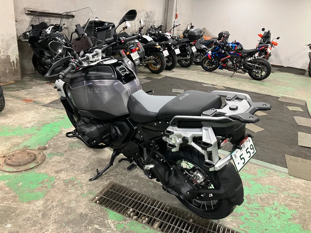 BMW R1300Gs Adv Asa 2026, серебристый, фото 2