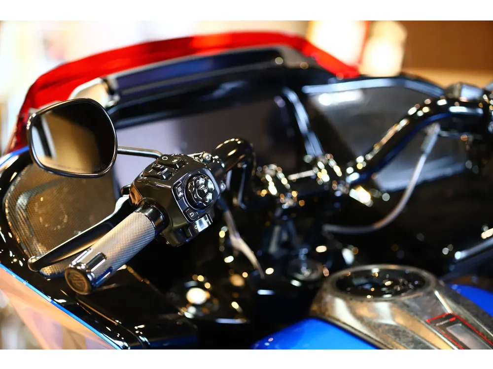 Harley-Davidson FLTRXSTSE CVO 2026, синий, фото 13