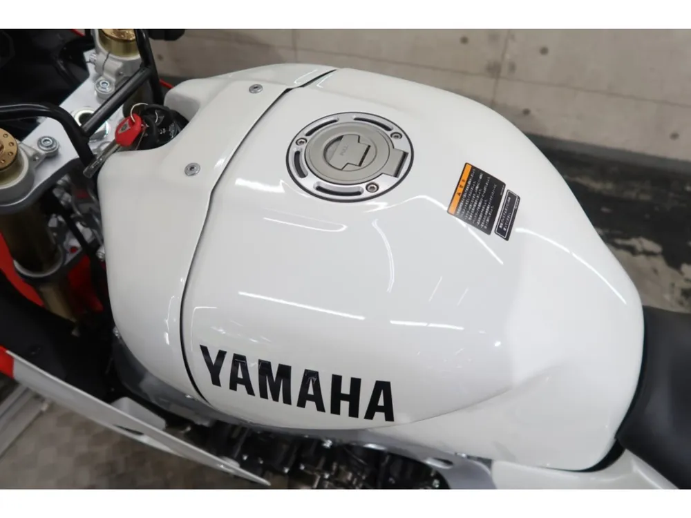 Yamaha Xsr900-2 2025, white / red / yellow, фото 16