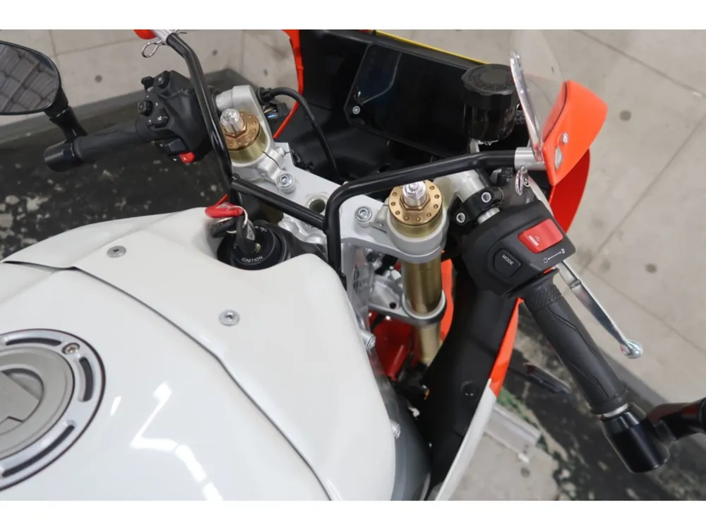 Yamaha Xsr900-2 2025, white / red / yellow, фото 17