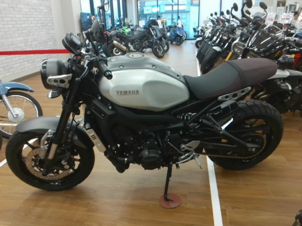 Yamaha XSR900 2016, серебристый, фото 2