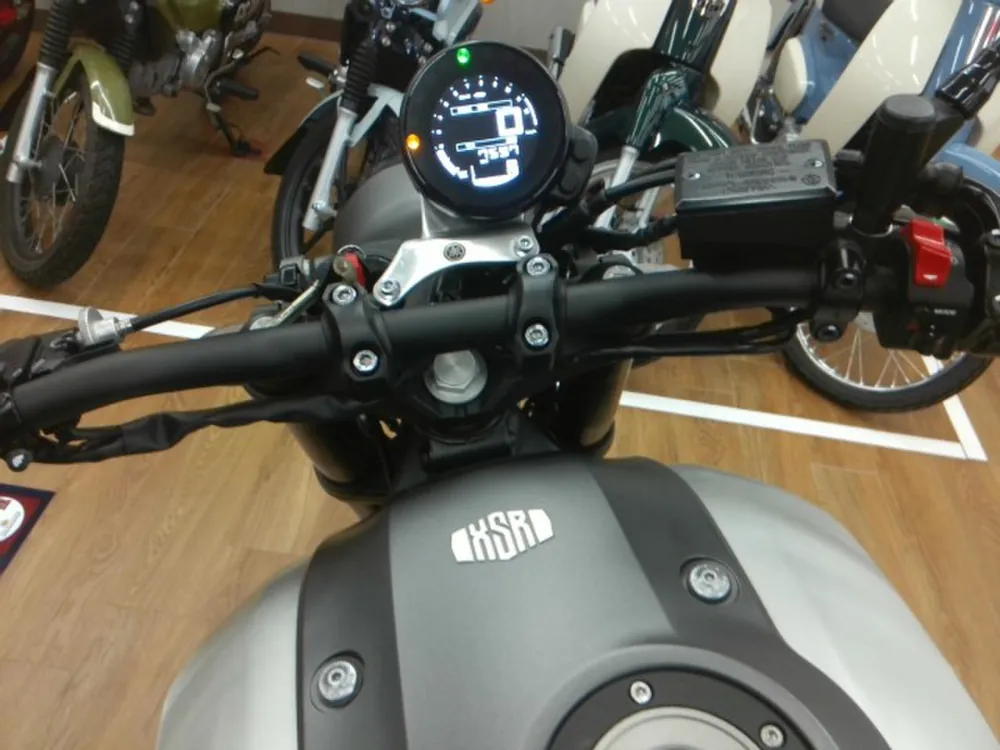 Yamaha XSR900 2016, серебристый, фото 3