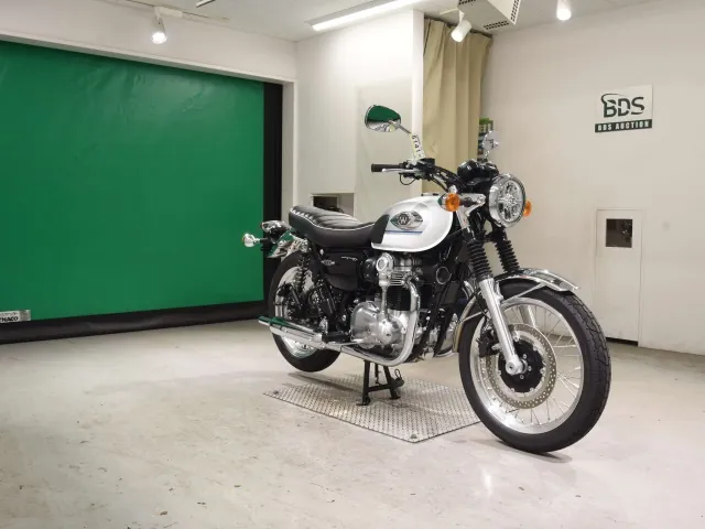 Kawasaki W800-2 2026, белый, фото 3