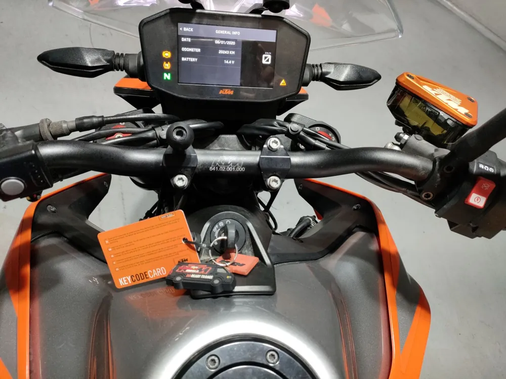 KTM 790 Duke 2021, серебристый, оранжевый, фото 5