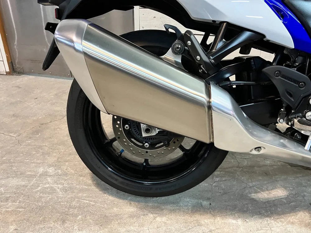 Suzuki Hayabusa 2023, p white / blue, фото 10