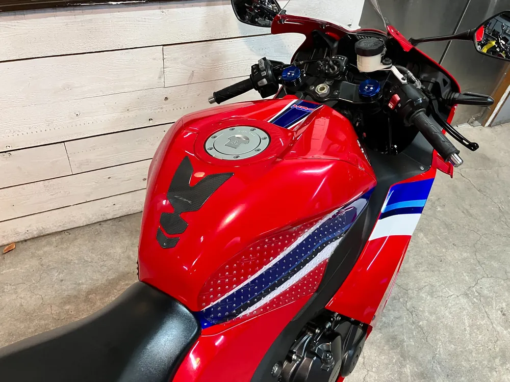 Honda CBR600RR 2020, red / blue / white, фото 14