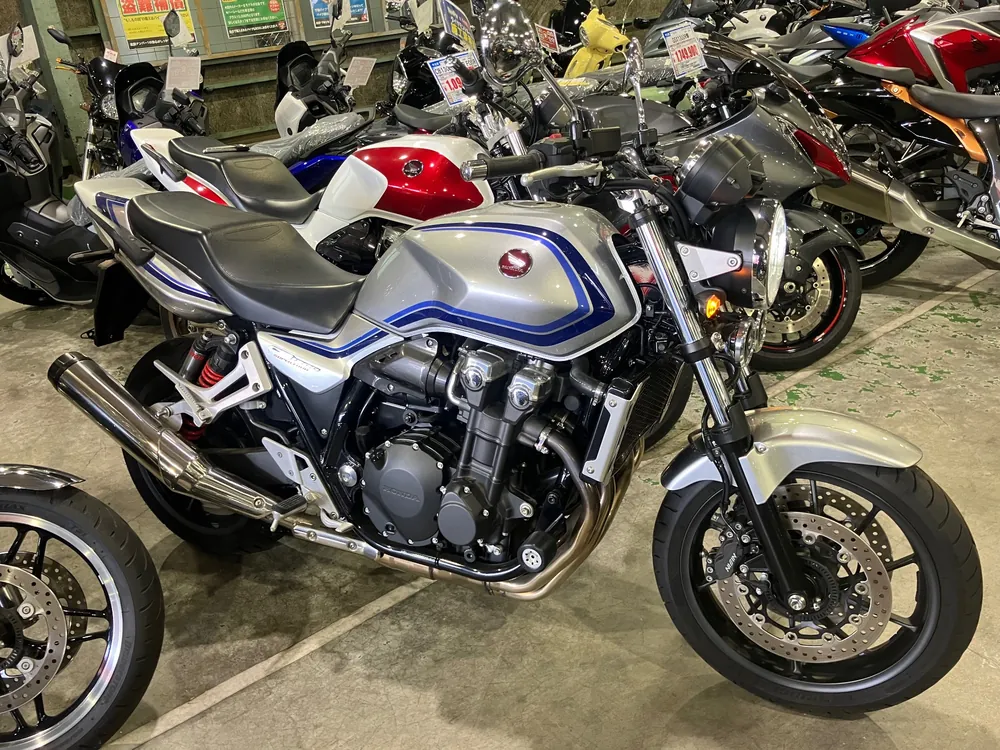 Honda CB1300 2023, серебристый, фото 4