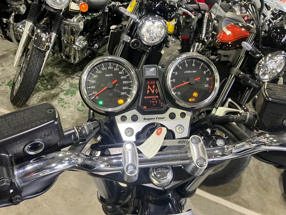 Honda CB1300 2023, серебристый, фото 5