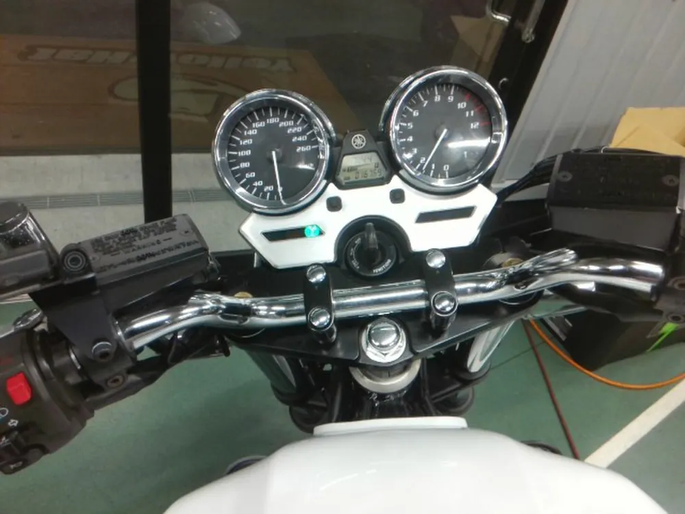 Yamaha XJR1300 2008, white / red, фото 3