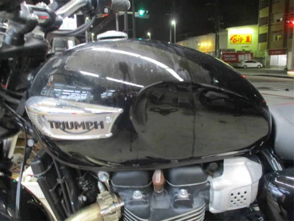 Triumph Bonneville T100 2023, чёрный, фото 12