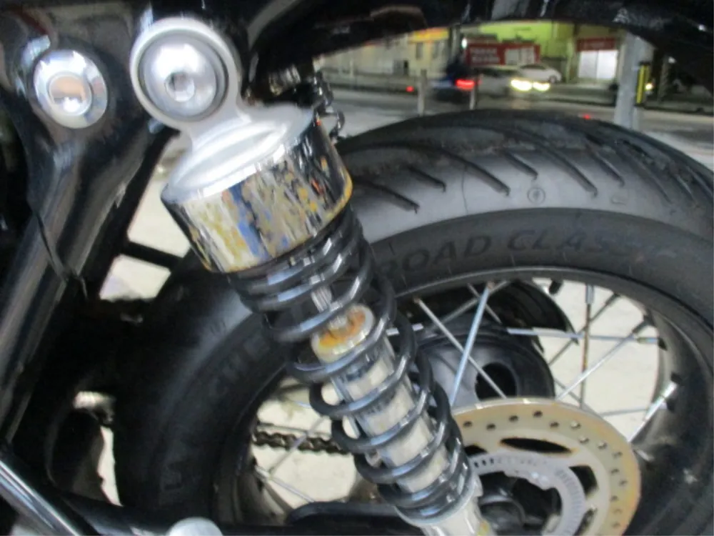 Triumph Bonneville T100 2023, чёрный, фото 13