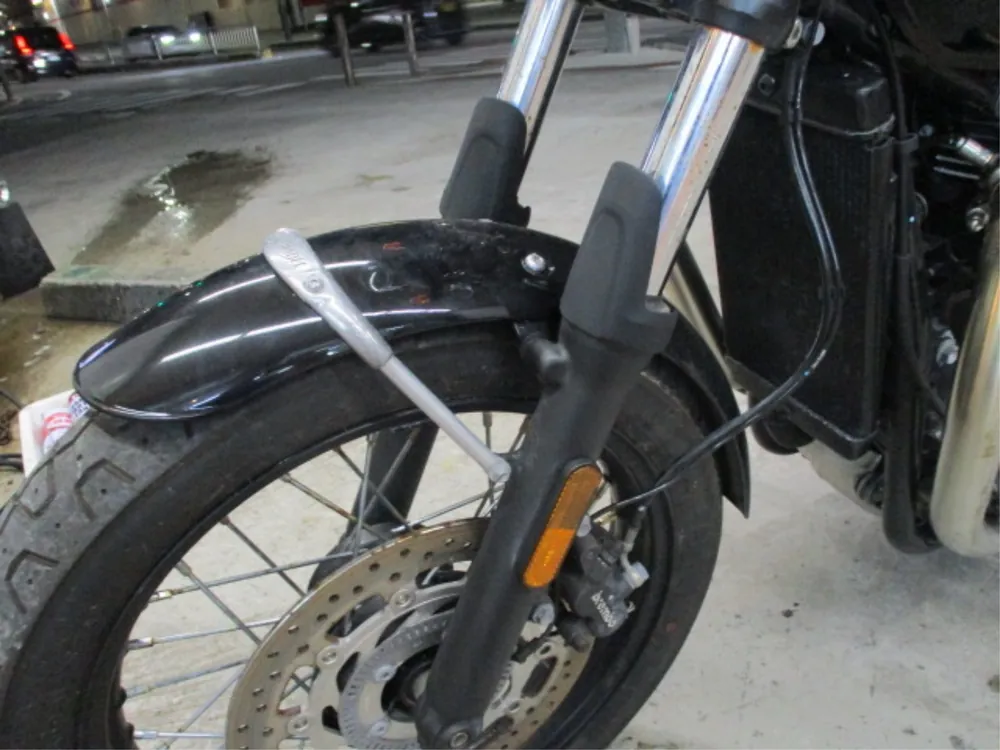 Triumph Bonneville T100 2023, чёрный, фото 15