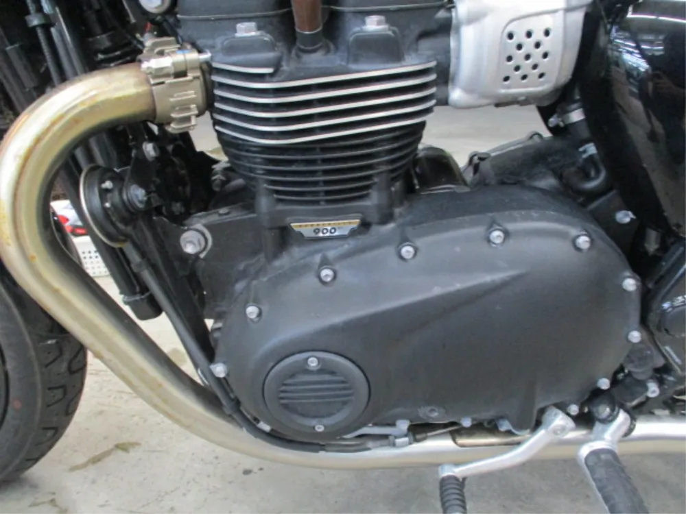 Triumph Bonneville T100 2023, чёрный, фото 16