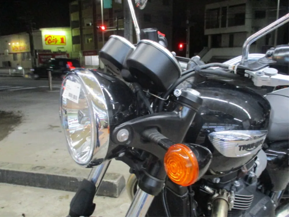 Triumph Bonneville T100 2023, чёрный, фото 6