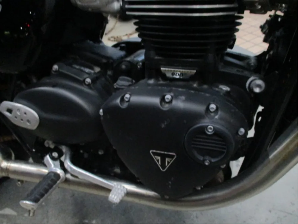 Triumph Bonneville T100 2023, чёрный, фото 9
