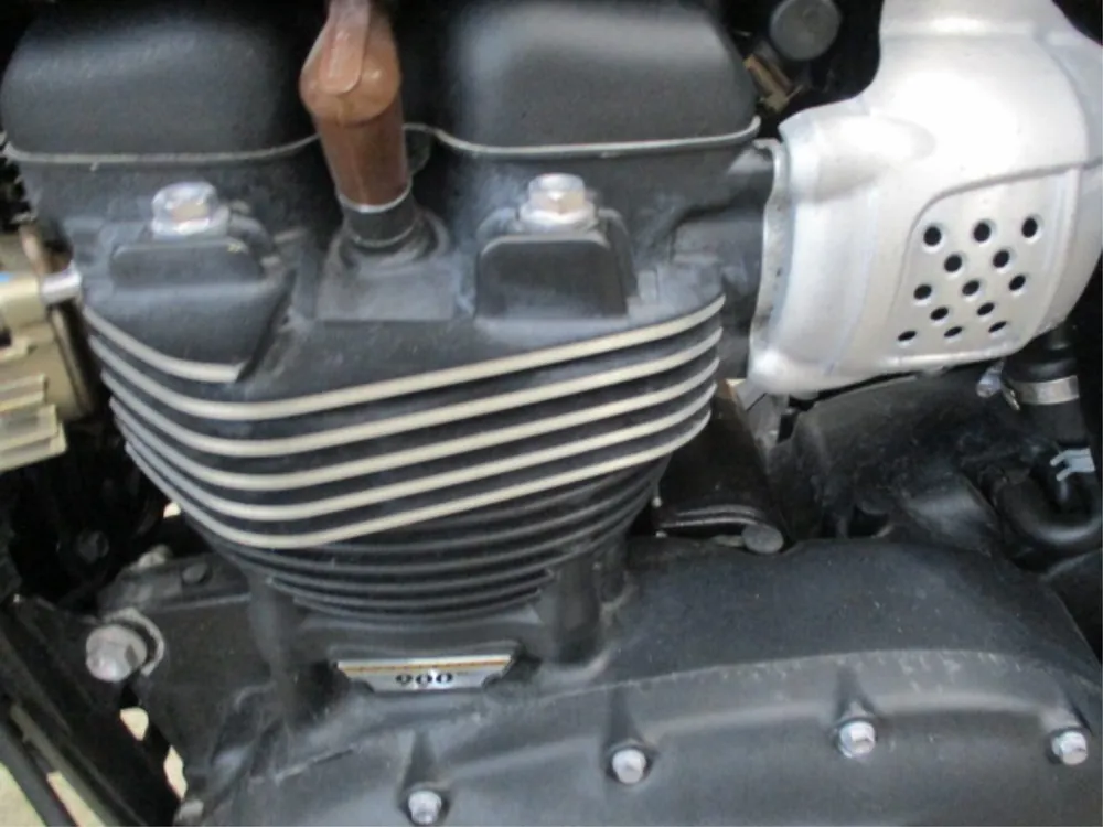 Triumph Bonneville T100 2023, чёрный, фото 10