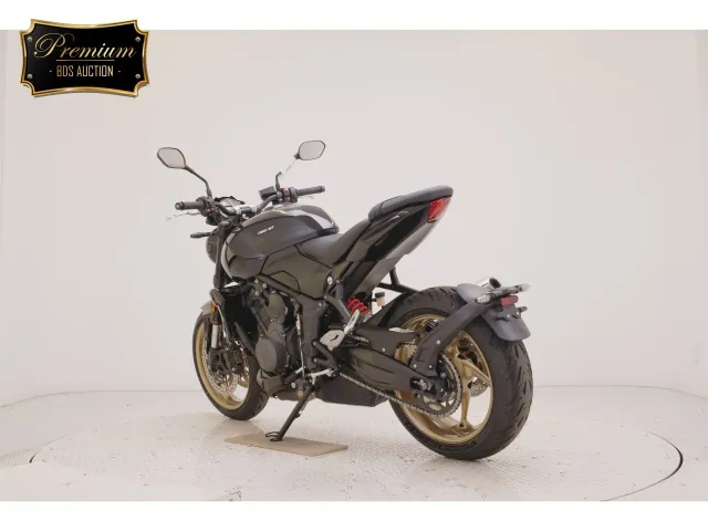 Triumph Trident 800 2026, чёрный, фото 6