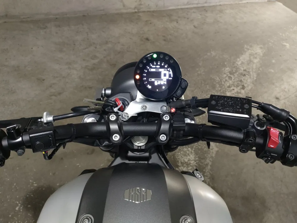 Yamaha XSR900 2020, серебристый, фото 5