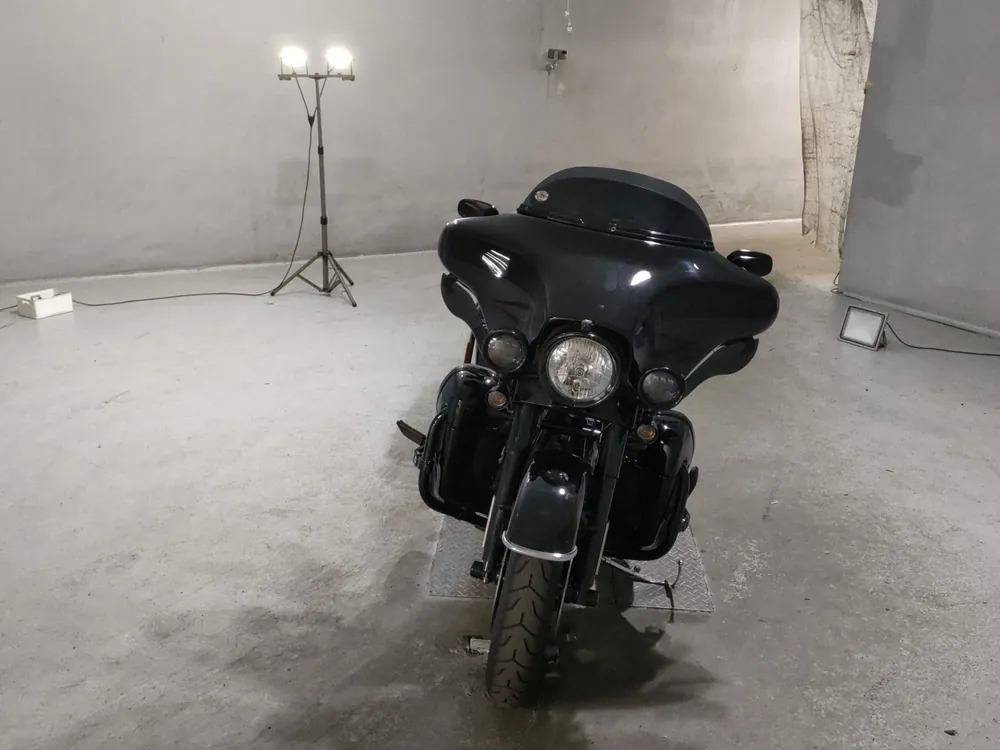 Harley-Davidson FLHTCUSE1800CVO 2010, чёрный, фото 3