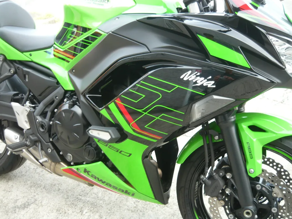 Kawasaki Z650A 2024, lime / black, фото 5