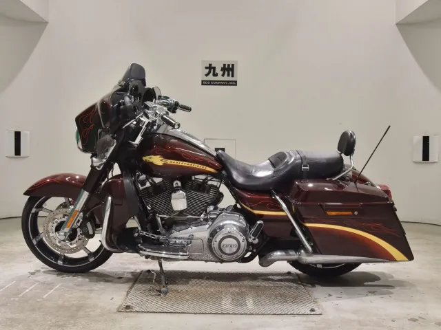 Harley-Davidson FLHXSE1800CVO 2010, бордовый, фото 2