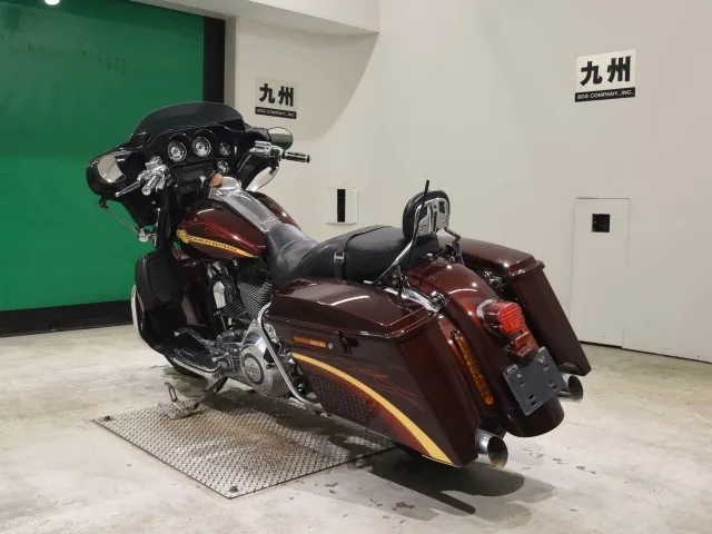 Harley-Davidson FLHXSE1800CVO 2010, бордовый, фото 6