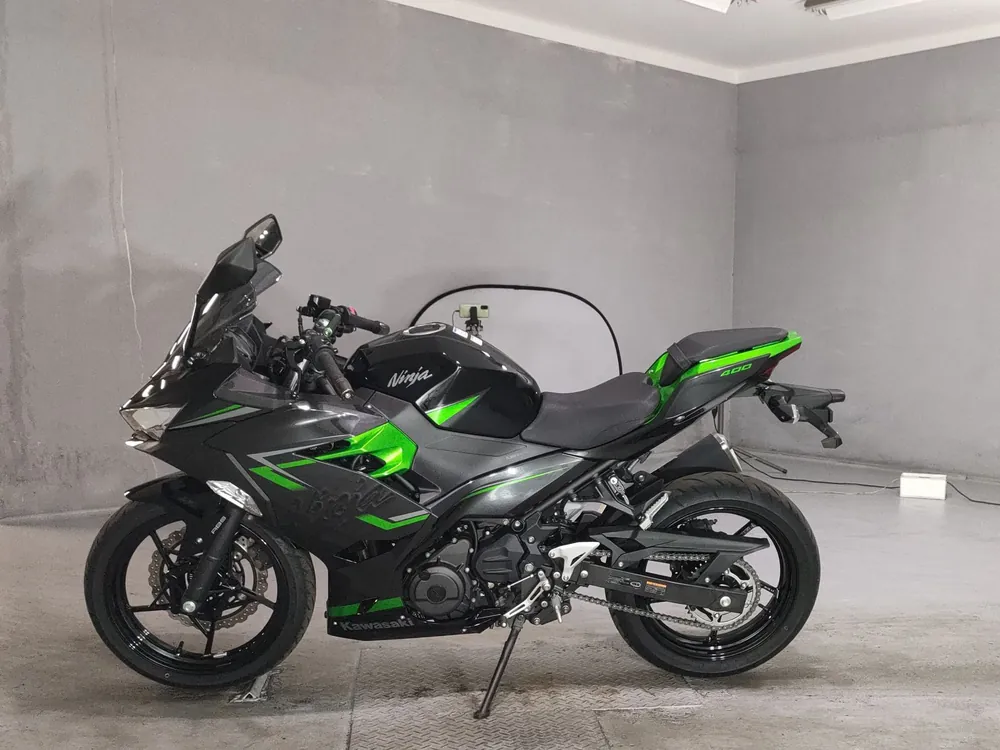 Kawasaki Z400 2023, black / green, фото 2