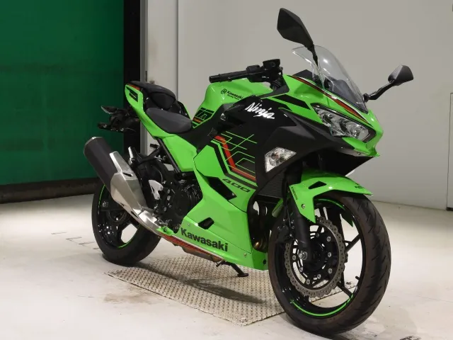 Kawasaki Z400 2025, black | green, фото 3