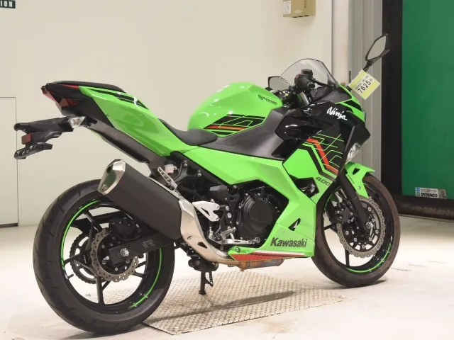 Kawasaki Z400 2025, black | green, фото 5