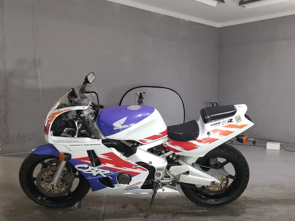Honda CBR400RR 1994, белый, фото 2