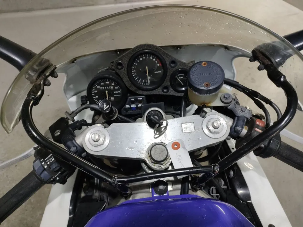 Honda CBR400RR 1994, белый, фото 5