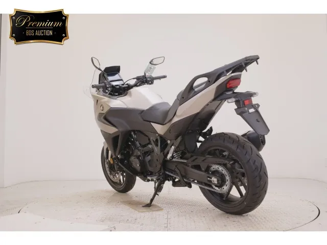 Honda NT1100 2026, золотистый, фото 6