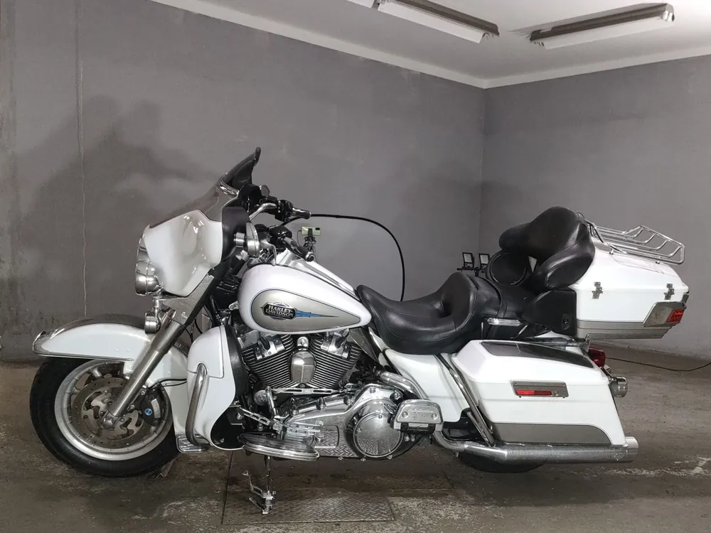 Harley-Davidson FLHTC1580 2008, белый, фото 2
