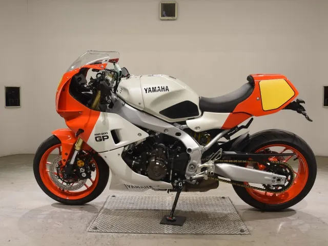 Yamaha XSR900GP 2024, white | orange, фото 2