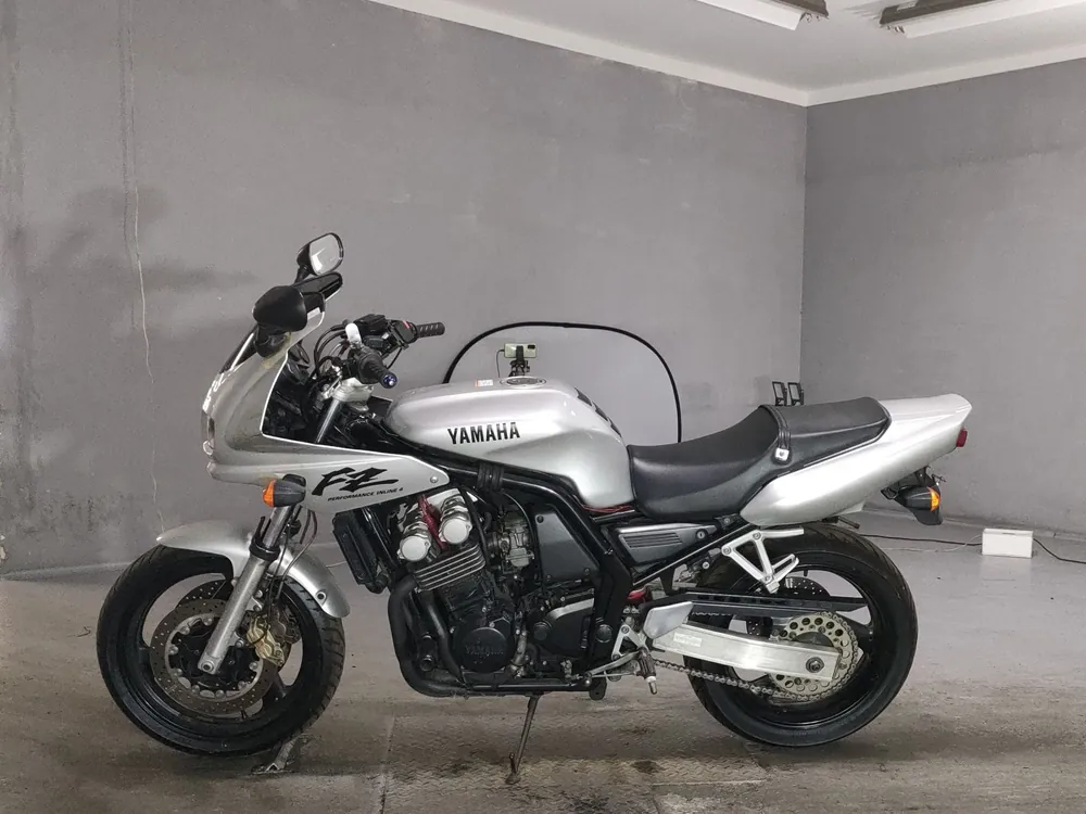 Yamaha FZ400 1998, серебристый, фото 2