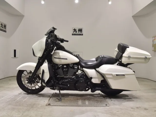 Harley-Davidson FLHXS1750 2019, белый, фото 2