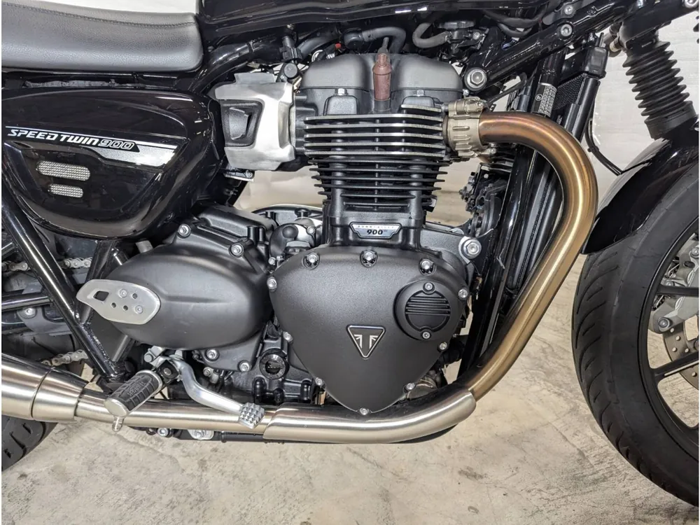 Triumph Street Twin 2024, чёрный, фото 5