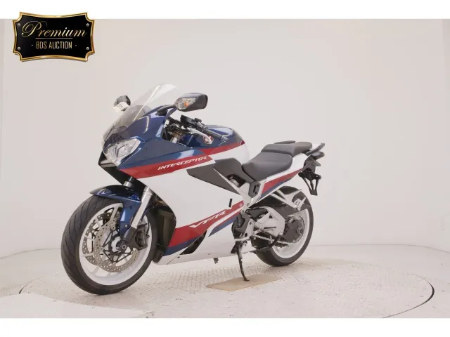 Honda VFR800F 2020, white | red | blue, фото 4