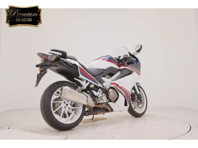 Honda VFR800F 2020, white | red | blue, фото 5