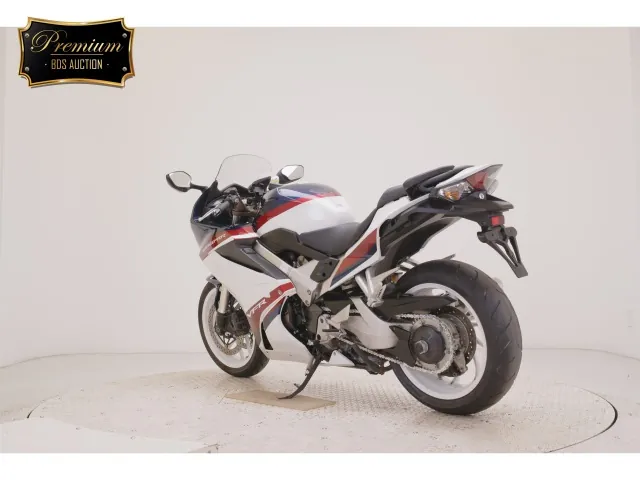 Honda VFR800F 2020, white | red | blue, фото 6