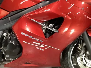 Triumph Sprint ST 1050 из Японии, фото 2